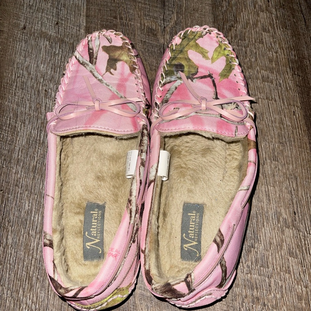 Womens Natural Slippers Size 10